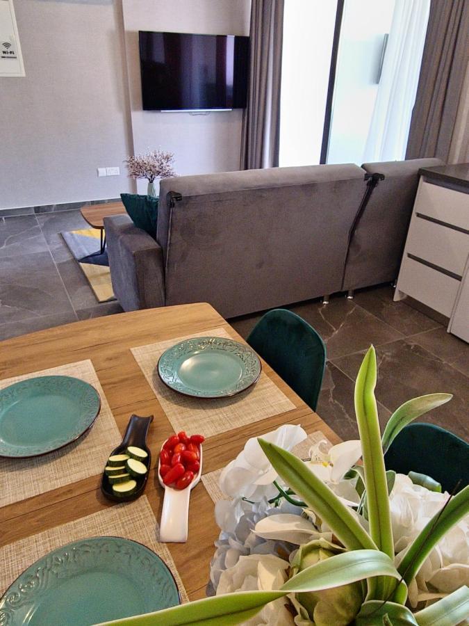 לרנקה Carisa Deluxe Apartment With Jacuzzi מראה חיצוני תמונה