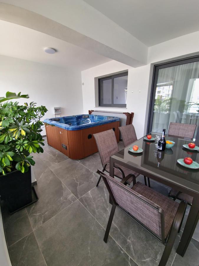 לרנקה Carisa Deluxe Apartment With Jacuzzi מראה חיצוני תמונה