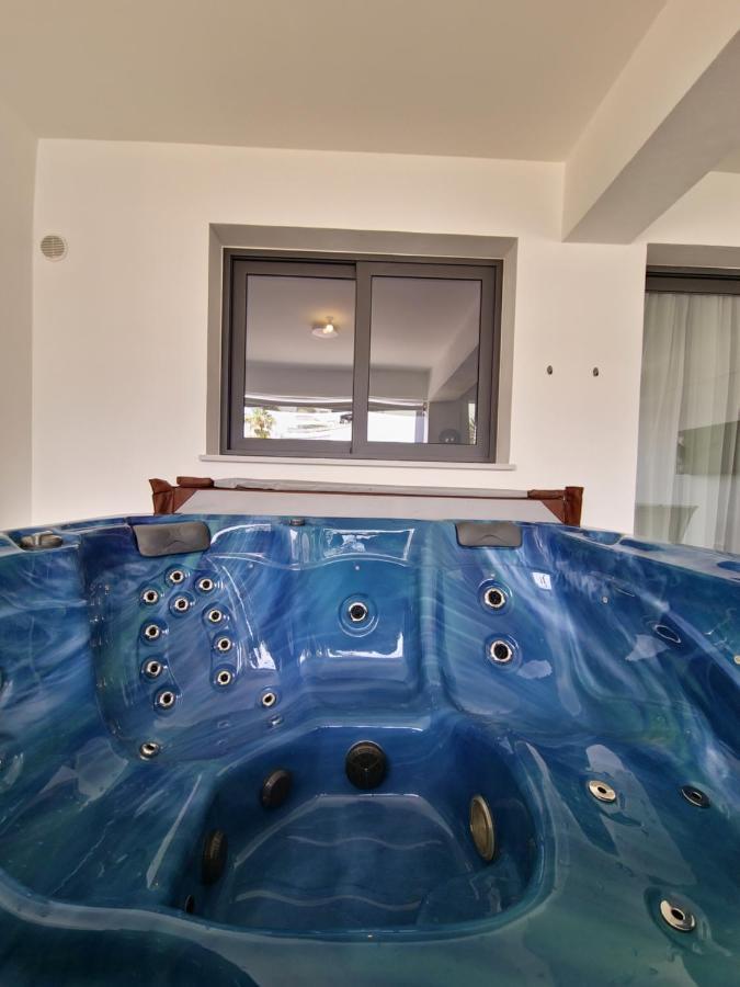 לרנקה Carisa Deluxe Apartment With Jacuzzi מראה חיצוני תמונה