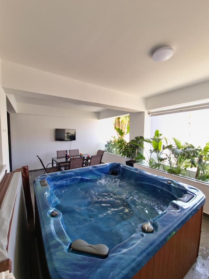 לרנקה Carisa Deluxe Apartment With Jacuzzi מראה חיצוני תמונה